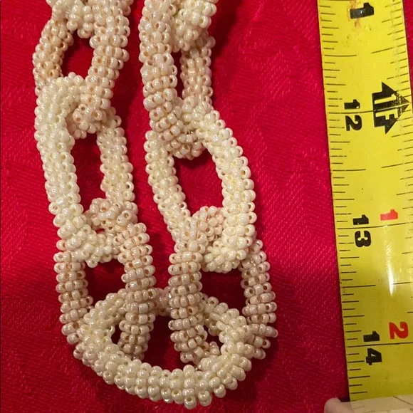 Elegant Cream Beaded Necklace with robe detail - Picture 12 of 13